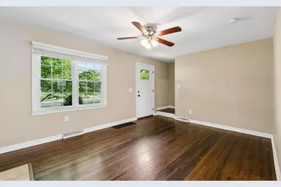 557 E Royal Forest Boulevard, Columbus, OH 43214 - Photo 3