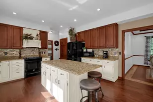 10415 Woodburn Dr, Powell, OH 43065 - Photo 9