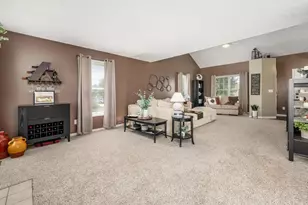 1858 Aurora Ave, Lewis Center, OH 43035 - Photo 9