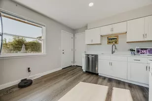 1364 Wick Ct, Columbus, OH 43207 - Photo 9