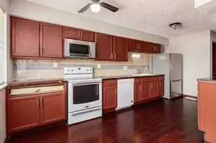 2325 Laurelwood Dr, Columbus, OH 43229 - Photo 11