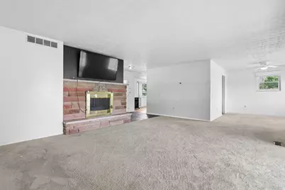 2430 W Choctaw Drive, London, OH 43140 - Photo 3
