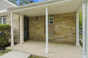 594 Whitethorne Ave, Columbus, OH 43223 - Photo 3