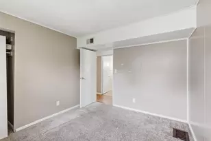 1091 S Ashburton Rd, Columbus, OH 43227 - Photo 11