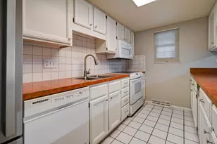1689 St Albans Ct, Columbus, OH 43220 - Photo 13
