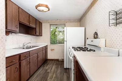 1687 Brookfield Square S, Columbus, OH 43229 - Photo 7