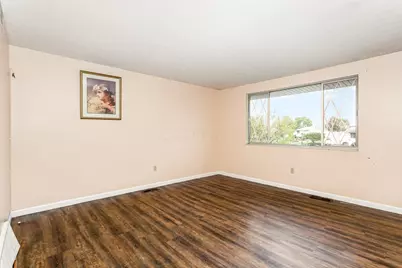 1687 Brookfield Square S, Columbus, OH 43229 - Photo 5