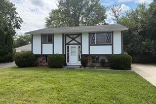 1687 Brookfield Square S, Columbus, OH 43229 - Photo 1