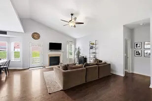 5922 Bucksburn Dr, Galloway, OH 43119 - Photo 7