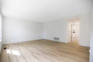 4745 Ascot Dr, Columbus, OH 43229 - Photo 5