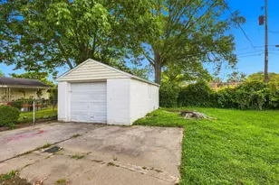 1074 S Hampton Rd, Columbus, OH 43227 - Photo 9