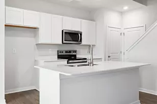 1389 Marinelli Dr E, Columbus, OH 43228 - Photo 9