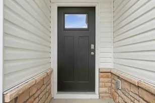 1389 Marinelli Dr E, Columbus, OH 43228 - Photo 5