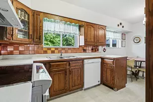 320 Peggy Ln, Ashville, OH 43103 - Photo 11
