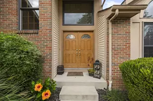 394 Meadow View Dr, Powell, OH 43065 - Photo 3