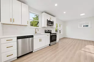 1465 Genessee Ave, Columbus, OH 43211 - Photo 15