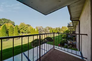 5885 Beechcroft Rd, Columbus, OH 43229 - Photo 5