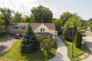 156 E Center St, London, OH 43140 - Photo 1