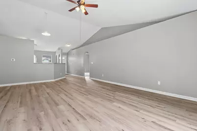 385 Oak Village Drive, Columbus, OH 43207 - Photo 15