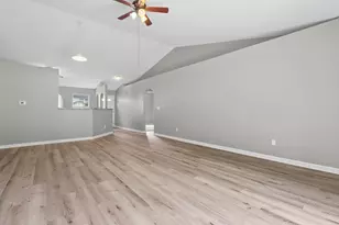 385 Oak Village Dr, Columbus, OH 43207 - Photo 15
