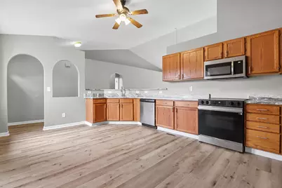 385 Oak Village Drive, Columbus, OH 43207 - Photo 9