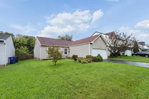 385 Oak Village Dr, Columbus, OH 43207 - Photo 5