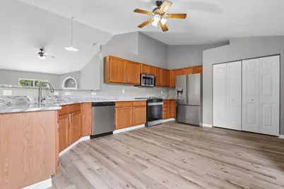 385 Oak Village Drive, Columbus, OH 43207 - Photo 7