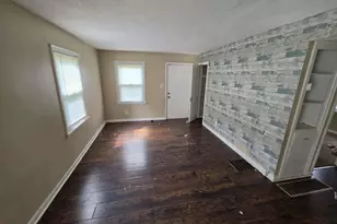 350 Wrexham Ave, Columbus, OH 43223 - Photo 3