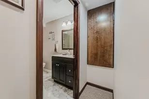 976 Karlslyle Dr, Columbus, OH 43228 - Photo 35