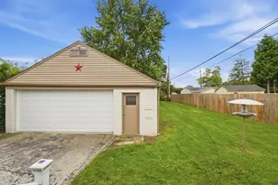3921 Harwood Rd, Columbus, OH 43228 - Photo 43