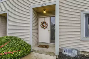 5233 Captains Ct, Columbus, OH 43220 - Photo 9