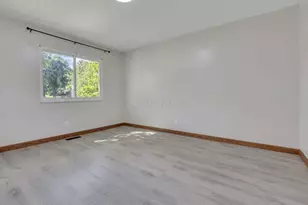 1588 Fall Brook Rd, Columbus, OH 43223 - Photo 9