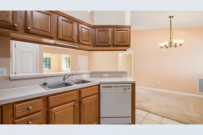4274 Strattford Circle E, Zanesville, OH 43701 - Photo 3