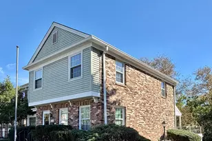 5335 Yorkshire Vlg Ln, Columbus, OH 43232 - Photo 3
