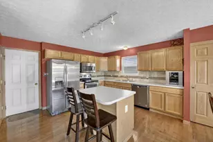 1548 Grove Hill Dr, Columbus, OH 43240 - Photo 9