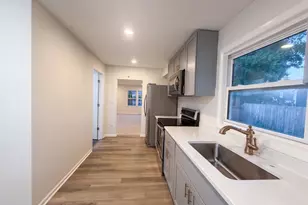 1979 E Cooke Rd, Columbus, OH 43224 - Photo 7