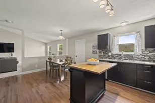 811 Crevis Ln, Columbus, OH 43228 - Photo 15