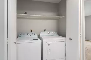 2073 Park Run Dr, Columbus, OH 43220 - Photo 17