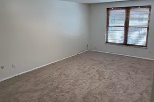 1635 McNaughten Rd, Columbus, OH 43232 - Photo 5