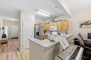 6366 Edgecreek Ln, Columbus, OH 43231 - Photo 9