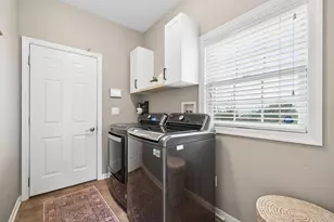 578 Stratshire Ln, Columbus, OH 43230 - Photo 11