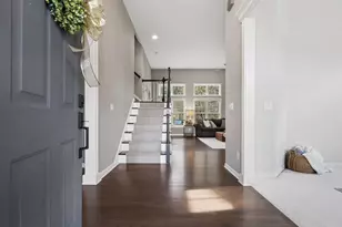 578 Stratshire Ln, Columbus, OH 43230 - Photo 3