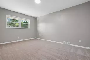 5495 Bradbury Ln, Columbus, OH 43232 - Photo 17