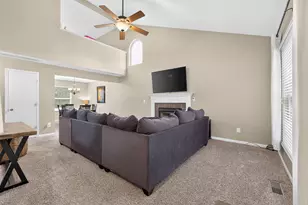 9214 Windy Creek Dr, Columbus, OH 43240 - Photo 3