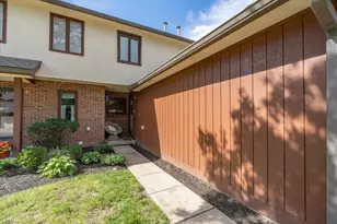 3153 Parkview Cir, Grove City, OH 43123 - Photo 1