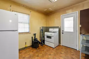 22 E Royal Forest Blvd, Columbus, OH 43214 - Photo 11