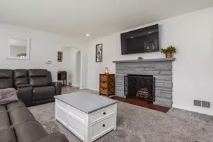 2033 Normandy Cir, Zanesville, OH 43701 - Photo 5