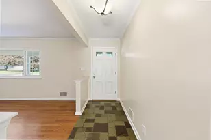 1015 Woodmere Rd, Columbus, OH 43220 - Photo 5