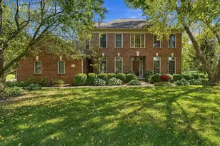 372 Ashmoore Cir E, Powell, OH 43065 - Photo 1