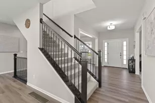 5600 Carlisle Dr, Grove City, OH 43123 - Photo 5